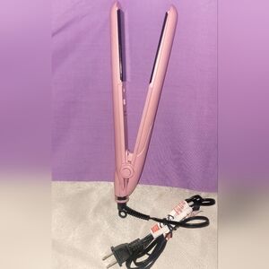 Laura Ashley Ceramic Hair Straightener/ Flat Iron 1 Inch. Only Used Twice.